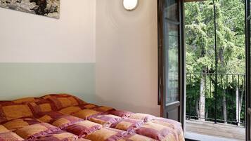 2 bedrooms, bed sheets