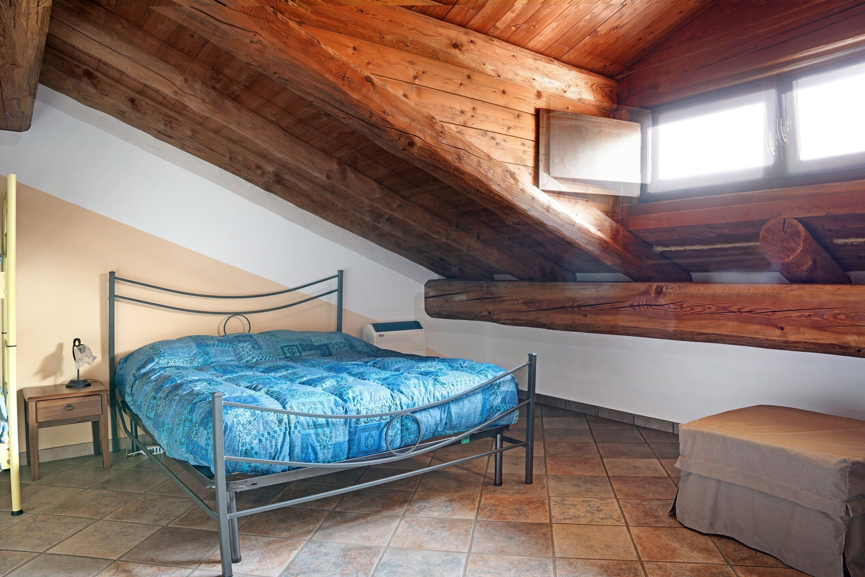 1 bedroom, bed sheets