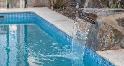 Holiday Home 'La Casita Azul' with Private Pool, Wi-Fi and Air Conditioning