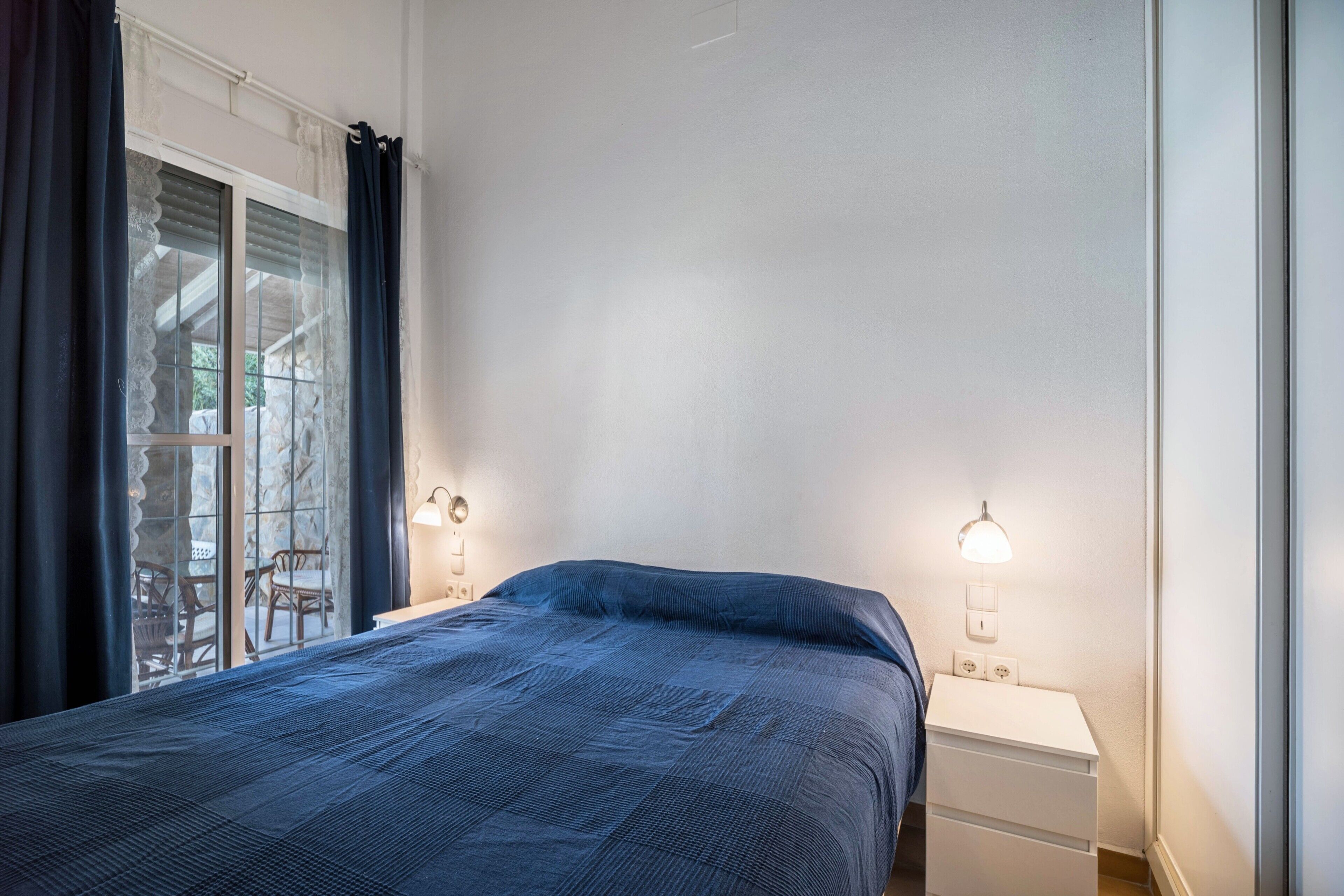 3 bedrooms, iron/ironing board, WiFi (free), bed sheets