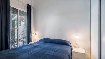 3 bedrooms, iron/ironing board, WiFi (free), bed sheets