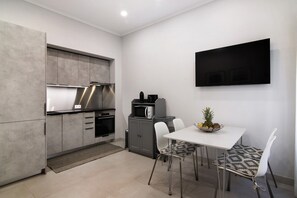 Dining - Holiday Home 'Casa Anzol' with Private Terrace, Wi-Fi and Air Conditioning (Fuseta)