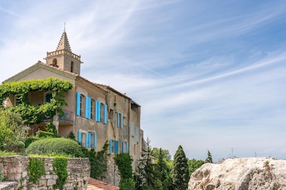 Chalet Clos des Fontaines with panoramic views and swimming pool in the heart of Vaucluse