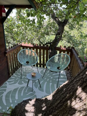 Property grounds - Chalet Clos des Fontaines with panoramic views and swimming pool in the heart of Vaucluse (Venasque)