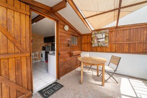 Dining - Chalet Clos des Fontaines with panoramic views and swimming pool in the heart of Vaucluse (Venasque)