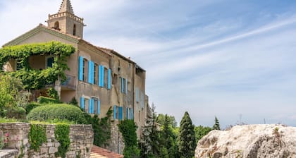 Chalet Clos des Fontaines with panoramic views and swimming pool in the heart of Vaucluse