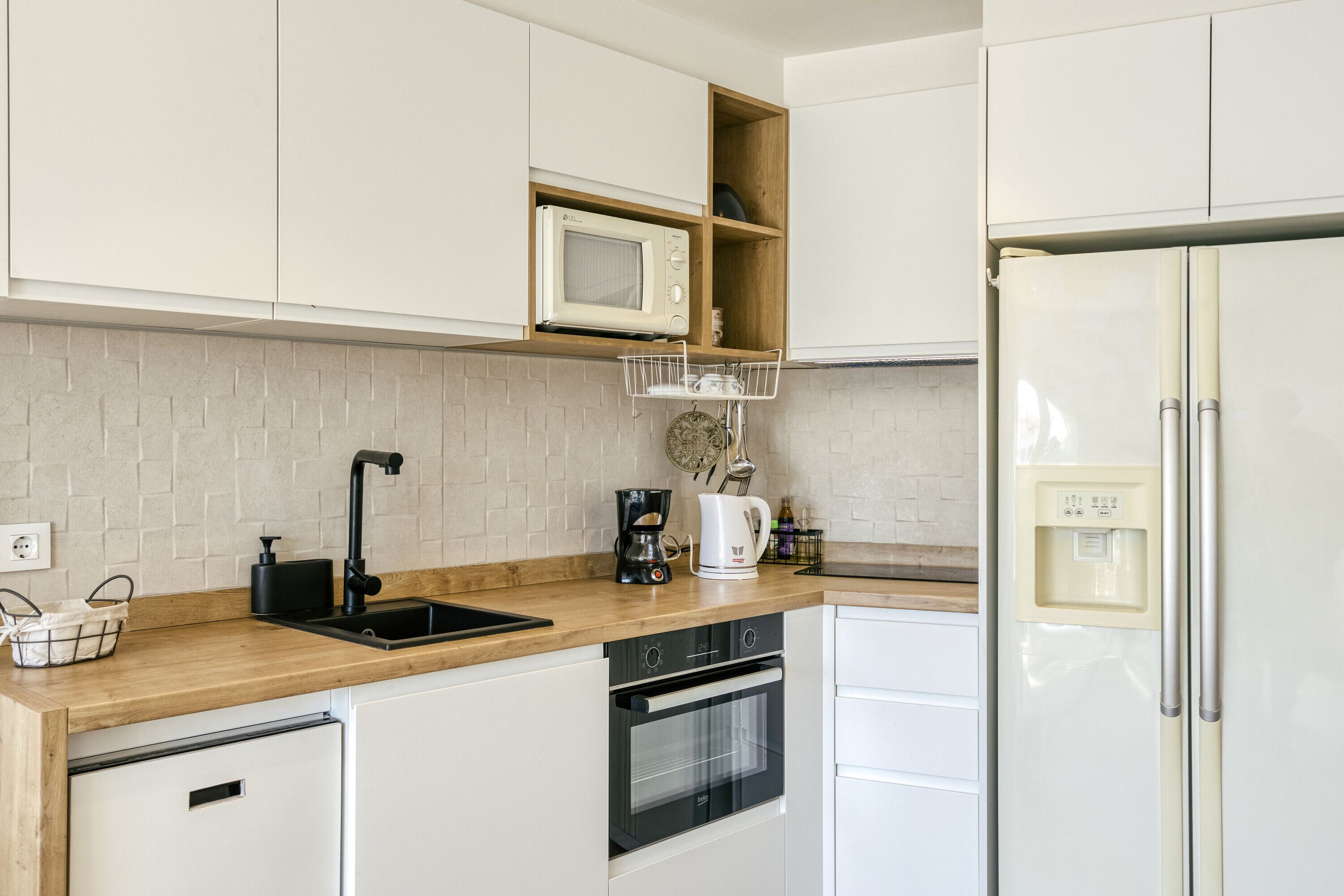 Apartment 'Canal Empúries' with Lake View, Wi-Fi and Air Conditioning