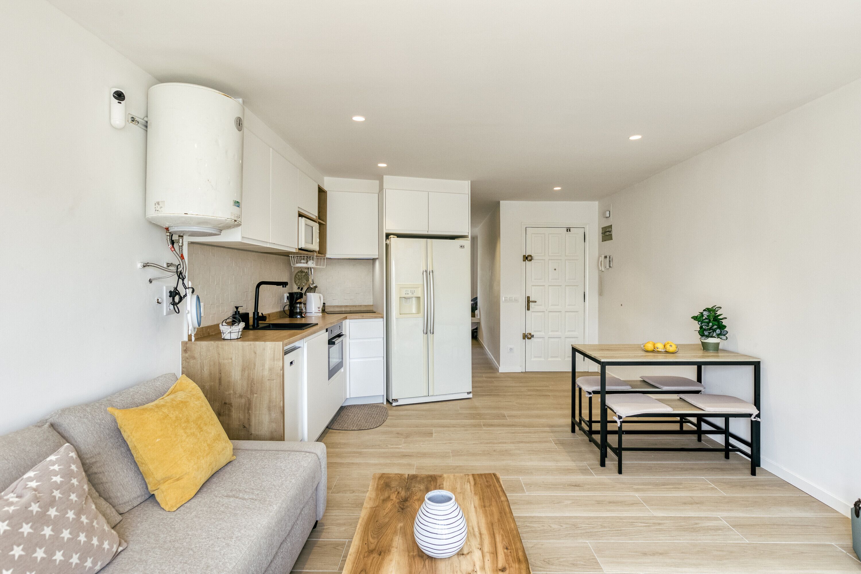 Apartment 'Canal Empúries' with Lake View, Wi-Fi and Air Conditioning