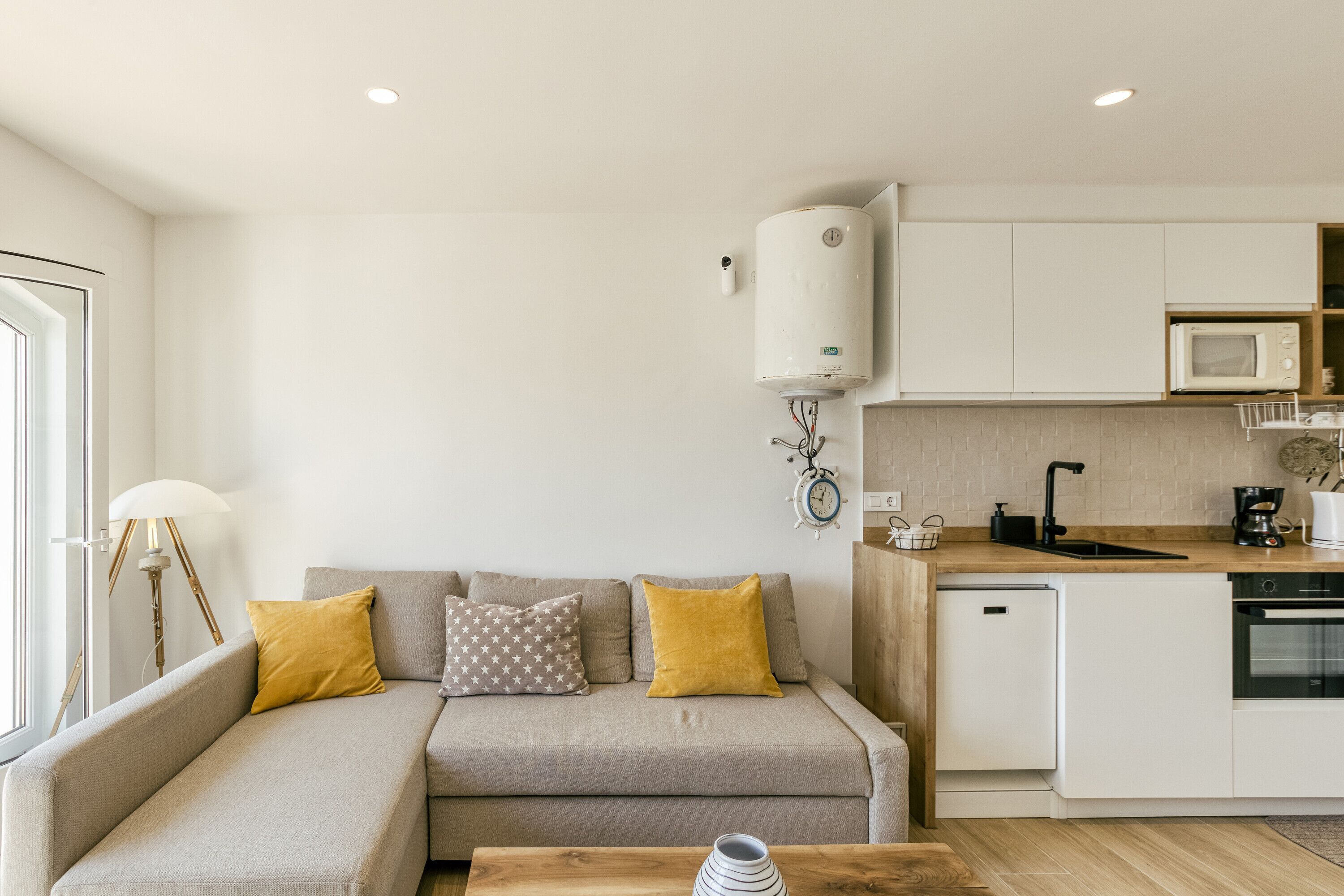 Apartment 'Canal Empúries' with Lake View, Wi-Fi and Air Conditioning