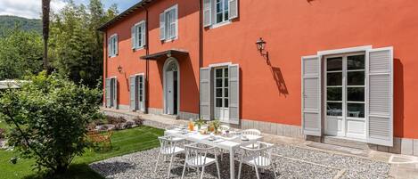 屋外ダイニングエリア