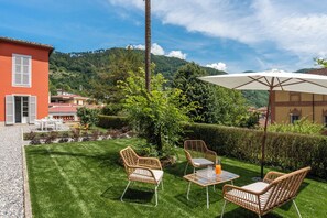 Terrace/patio - Villa 'Brecht' with Private Terrace, Wi-Fi and Air Conditioning (Bagni di Lucca)