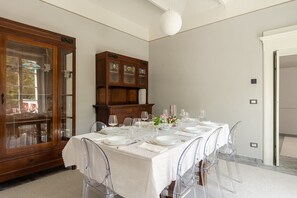 Dining - Villa 'Brecht' with Private Terrace, Wi-Fi and Air Conditioning (Bagni di Lucca)