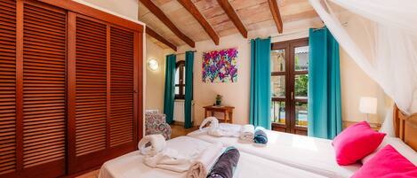 5 slaapkamers, een strijkplank/strijkijzer, gratis wifi, beddengoed