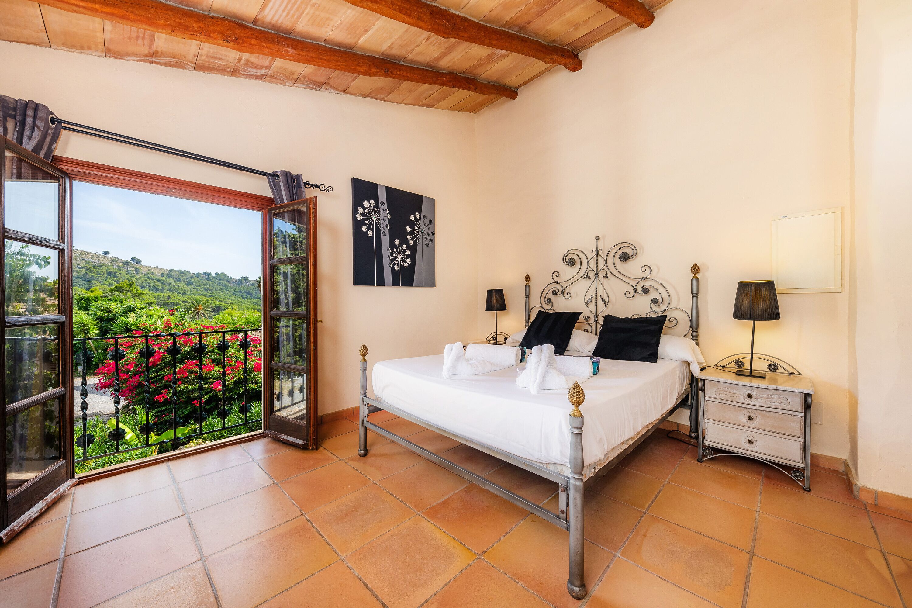 5 slaapkamers, een strijkplank/strijkijzer, gratis wifi, beddengoed