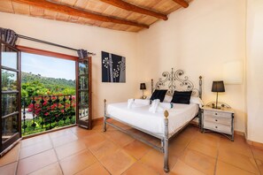 5 soverom, strykejern/-brett, wi-fi (inkludert) og sengetøy