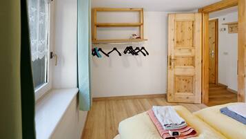 1 chambre, fer et planche Ă repasser, Wi-Fi gratuit, draps fournis