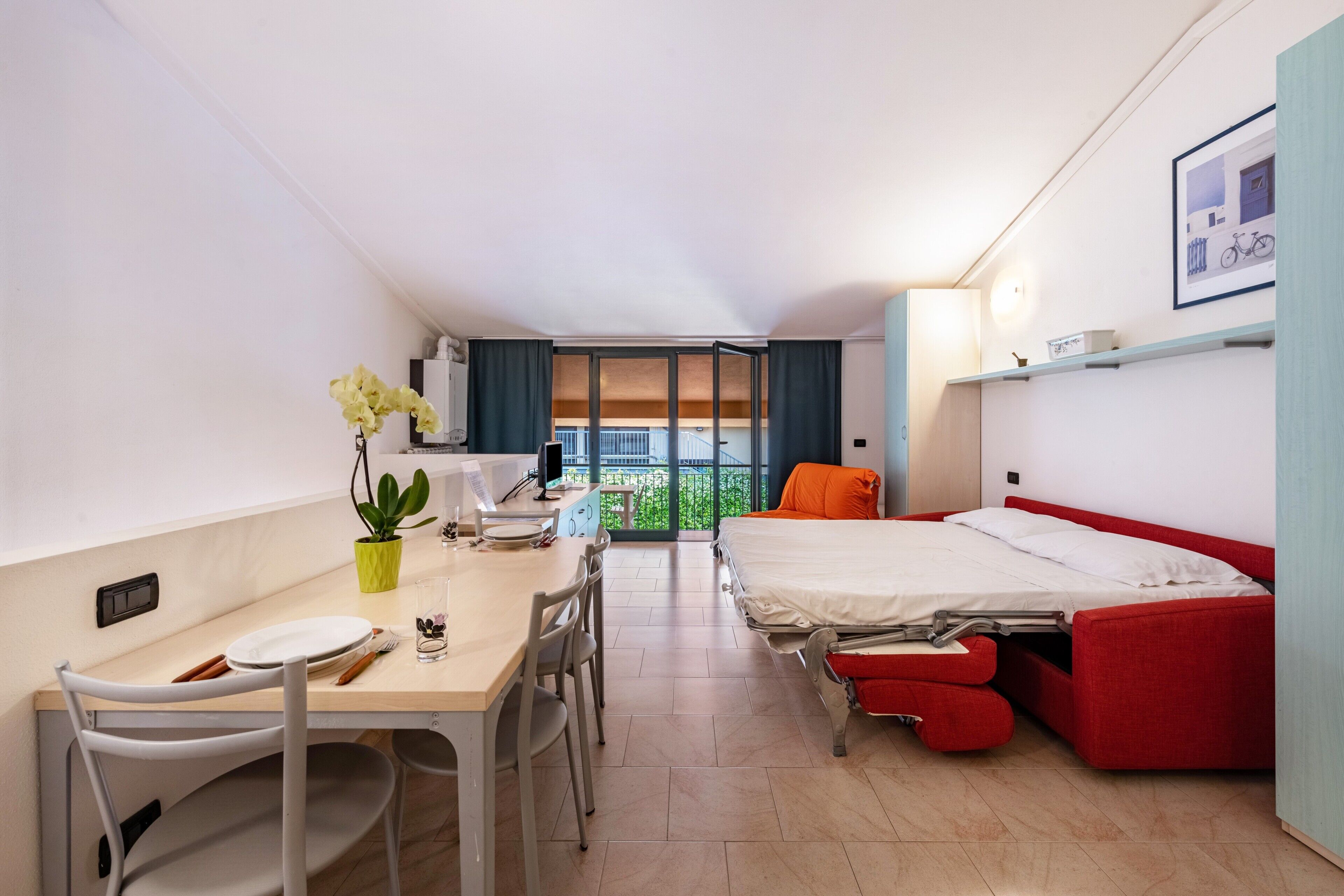 Free WiFi, bed sheets