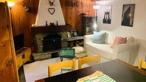 Televisión, chimenea