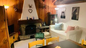 Télévision, cheminée