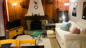 Televisión, chimenea
