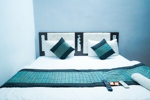 Soundproofing, free WiFi, bed sheets