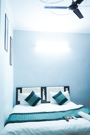 Soundproofing, free WiFi, bed sheets