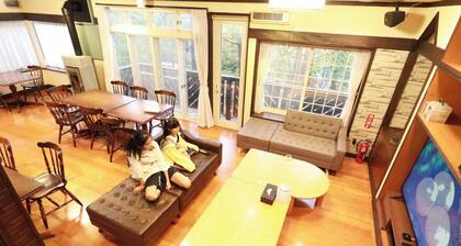 Large rental villa with a capacity of 10 rooms and 25 people Pilatus hill at an altitude of 1750m / Chino Nagano