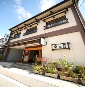 Exterior detail - Family room room without meals plan / Takayama Gifu (Takayama)