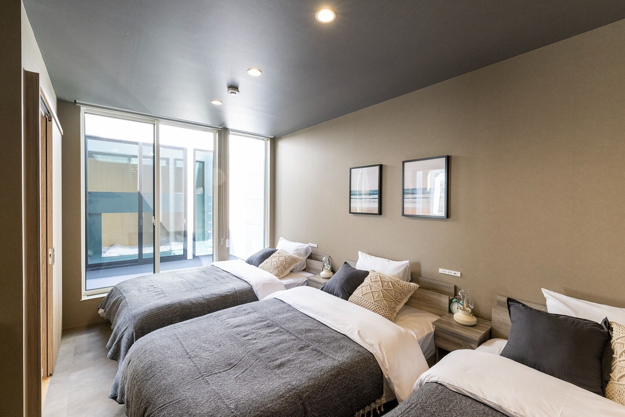 5 habitaciones, escritorio, wifi gratis y ropa de cama 