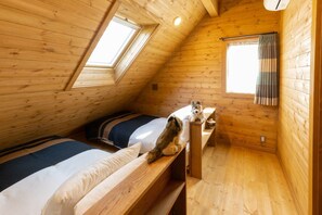 3 bedrooms, desk, free WiFi, bed sheets