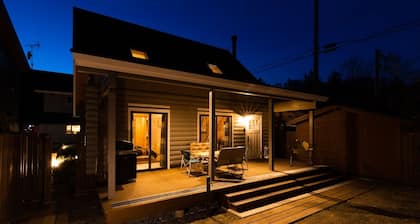 Flori A log house designed in the image of a teddy / Kitasaku-gun Nagano