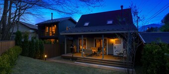 Flori A log house designed in the image of a teddy / Kitasaku-gun Nagano