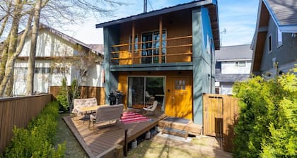 Lenz A modern wooden house inspired by teddy bear / Kitasaku-gun Nagano