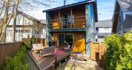 Lenz A modern wooden house inspired by teddy bear  / Kitasaku-gun Nagano