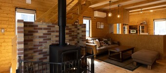 Lenz A modern wooden house inspired by teddy bear  / Kitasaku-gun Nagano