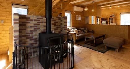 Lenz A modern wooden house inspired by teddy bear / Kitasaku-gun Nagano