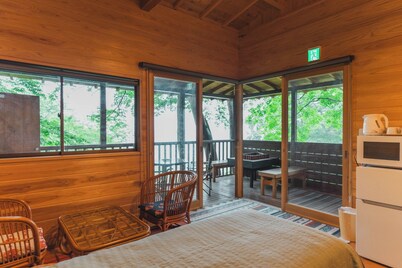 Cottage like a tree house with a sea of clouds fro / Chichibu-gun Saitama