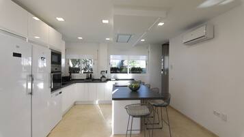 Fridge, microwave, oven, dishwasher