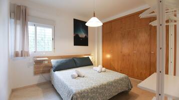 5 bedrooms, WiFi, bed sheets