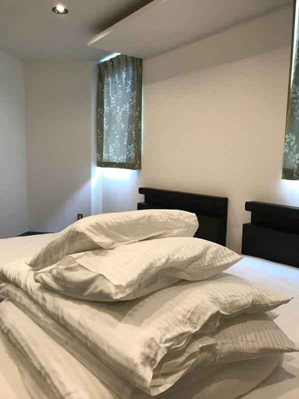 1 chambre, bureau, fer et planche à repasser, accès au Wi-Fi (inclus)