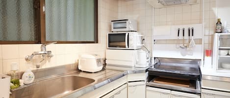 Fridge, microwave, stovetop, cookware/dishes/utensils