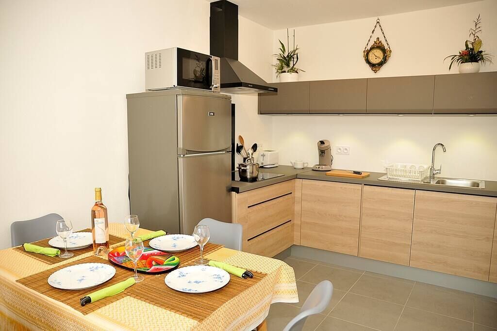 Apartment with terrace and swimming pool in the town center