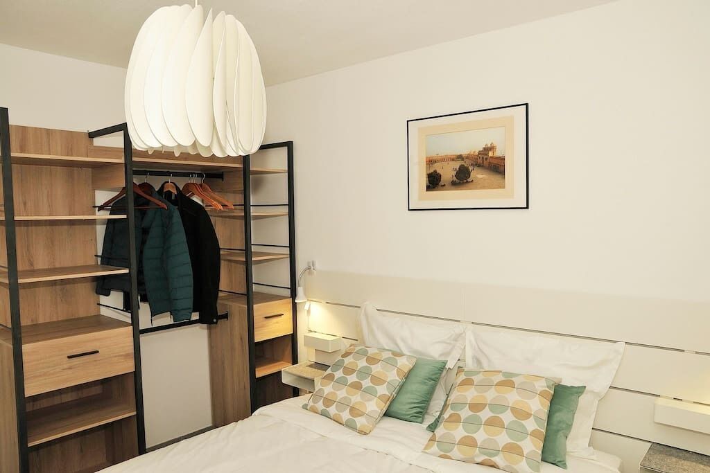 Apartment with terrace and swimming pool in the town center