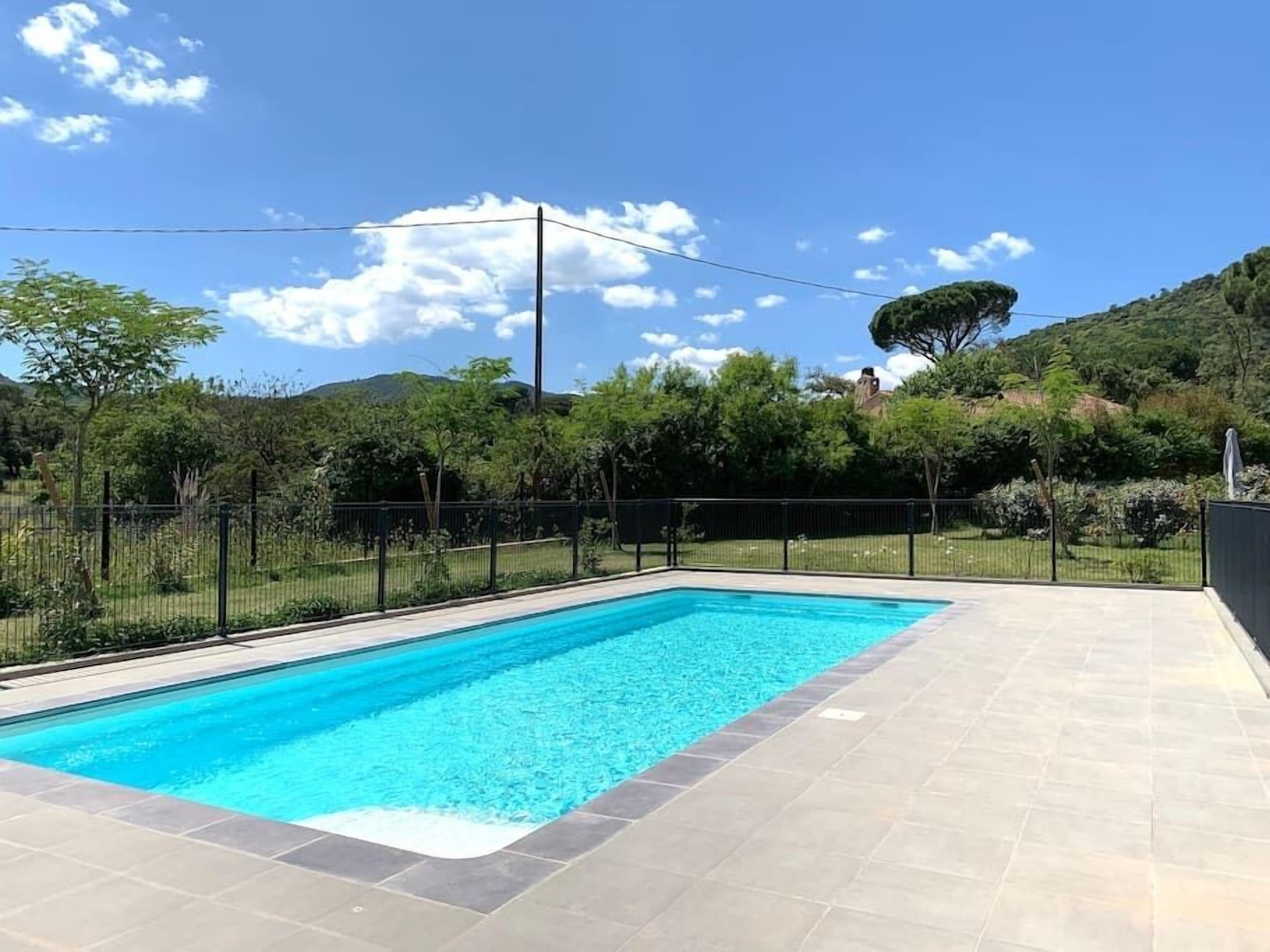 Apartment with terrace and swimming pool in the town center