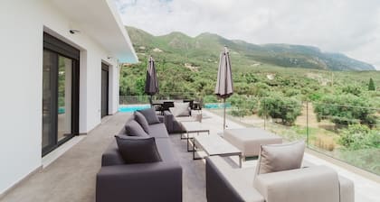 Villa Helios with private pool in Pyrgi