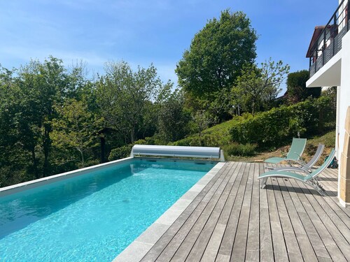 Charming 2BR with pool and parking in Basque house