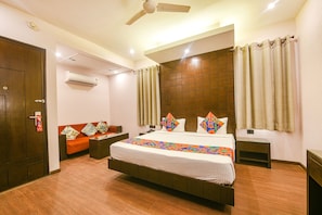 Premium Room | Egyptian cotton sheets, premium bedding, minibar, in-room safe - FabHotel Aashraye (New Delhi)