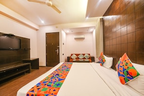 Egyptian cotton sheets, premium bedding, minibar, in-room safe