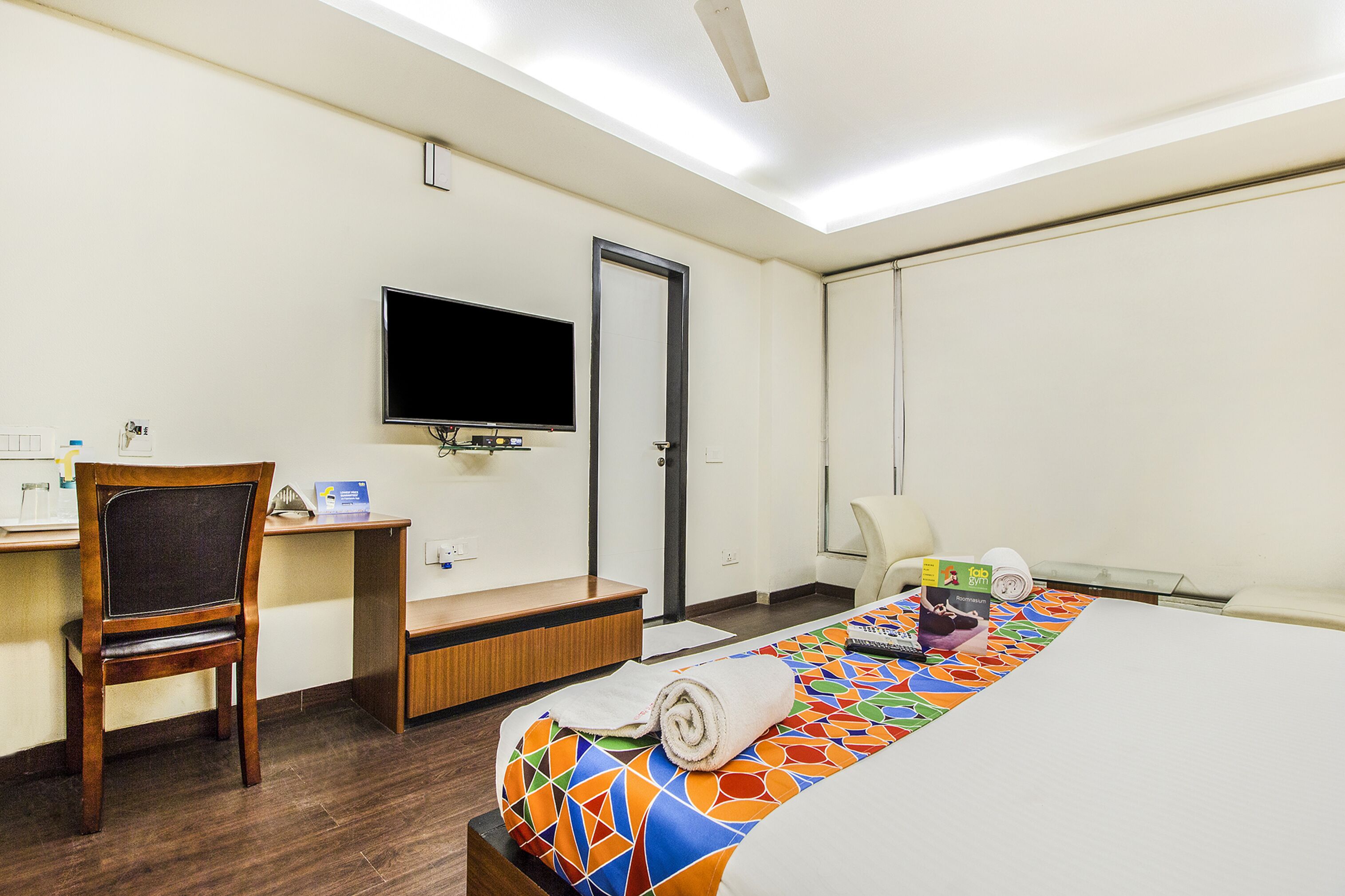 Egyptian cotton sheets, premium bedding, in-room safe, desk