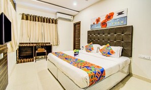 Deluxe Room | Egyptian cotton sheets, premium bedding, soundproofing, free WiFi - Fabhotel Pearl City (Hyderabad)